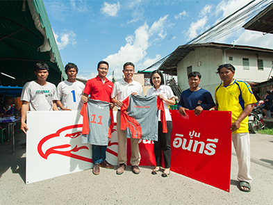 SCCC helps fire victims of Italian-Thai Worker Camp in Don Muang