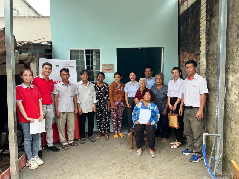 INSEE VIỆT NAM TÀI TRỢ XÂY DỰNG VÀ BÀN GIAO 11 CĂN NHÀ ĐẠI ĐOÀN KẾT TẠI TỈNH KIÊN GIANG, LAN TỎA GIÁ TRỊ NHÂN VĂN VÌ CỘNG ĐỒNG